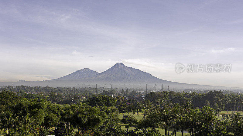 Merapi和Merbabu Volcano，印度尼西亚